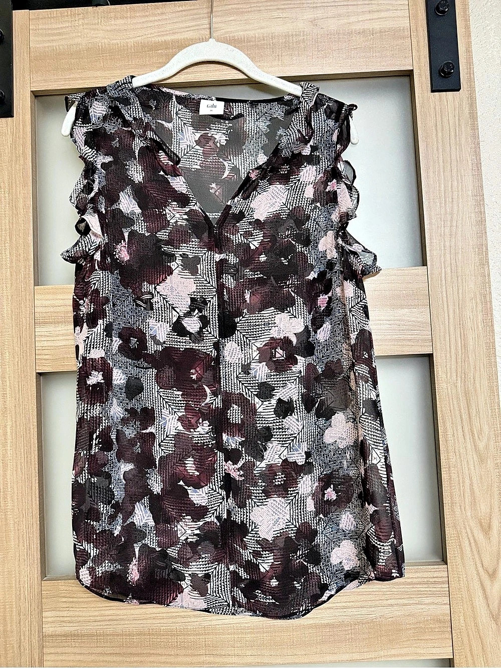 cabi Floral Ruffle Blouse in Black & Pink Size Medium Like New